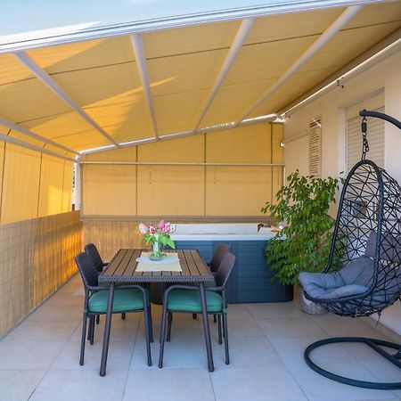 Apartment Paula With Private Jacuzzi And Parking- Near The Beach Zadar Buitenkant foto