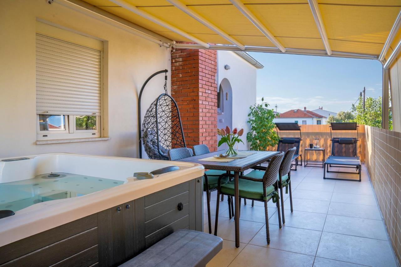 Apartment Paula With Private Jacuzzi And Parking- Near The Beach Zadar Buitenkant foto