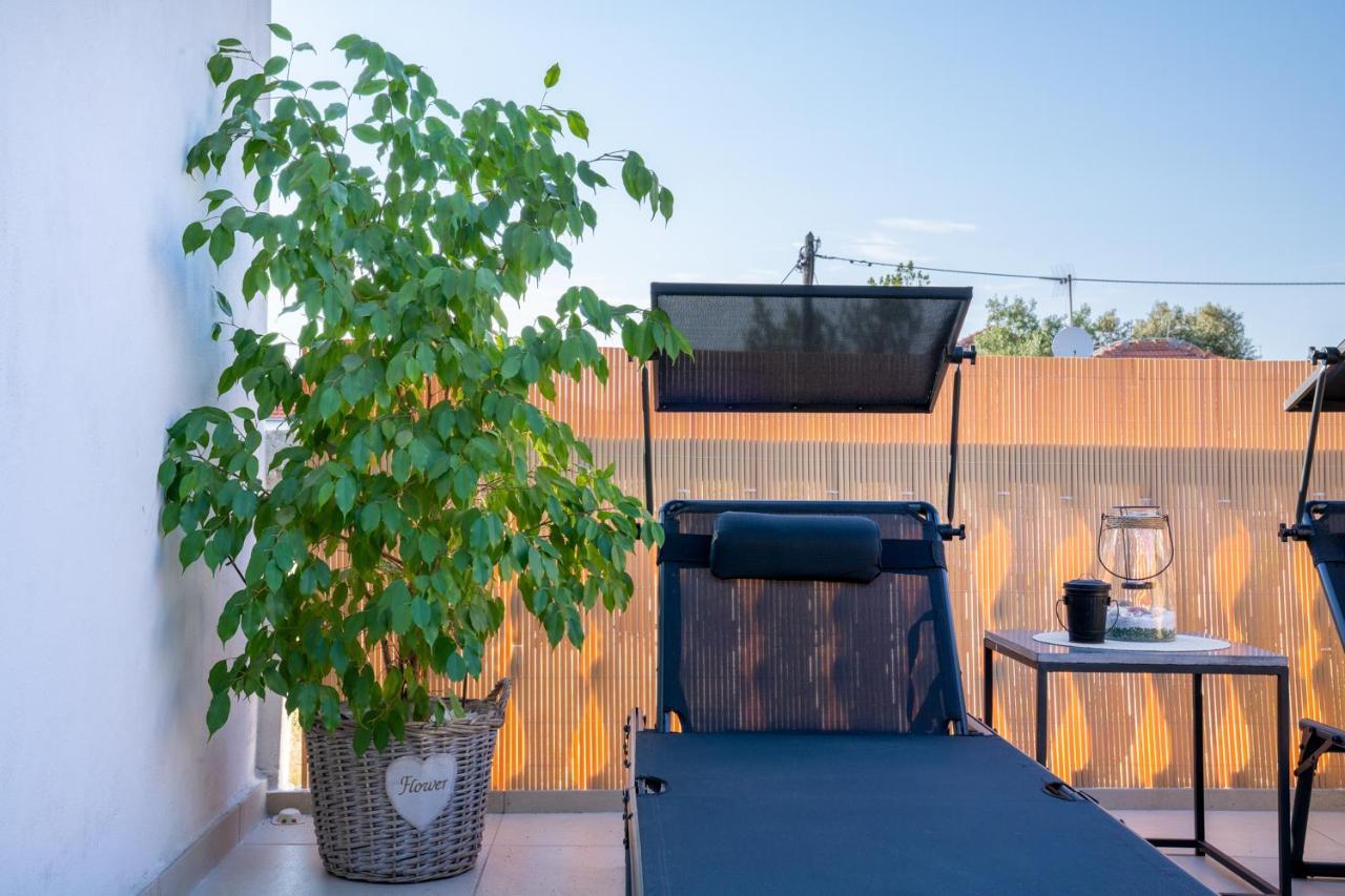 Apartment Paula With Private Jacuzzi And Parking- Near The Beach Zadar Buitenkant foto