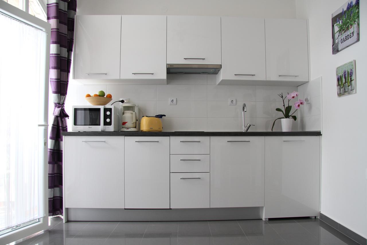 Apartment Paula With Private Jacuzzi And Parking- Near The Beach Zadar Buitenkant foto