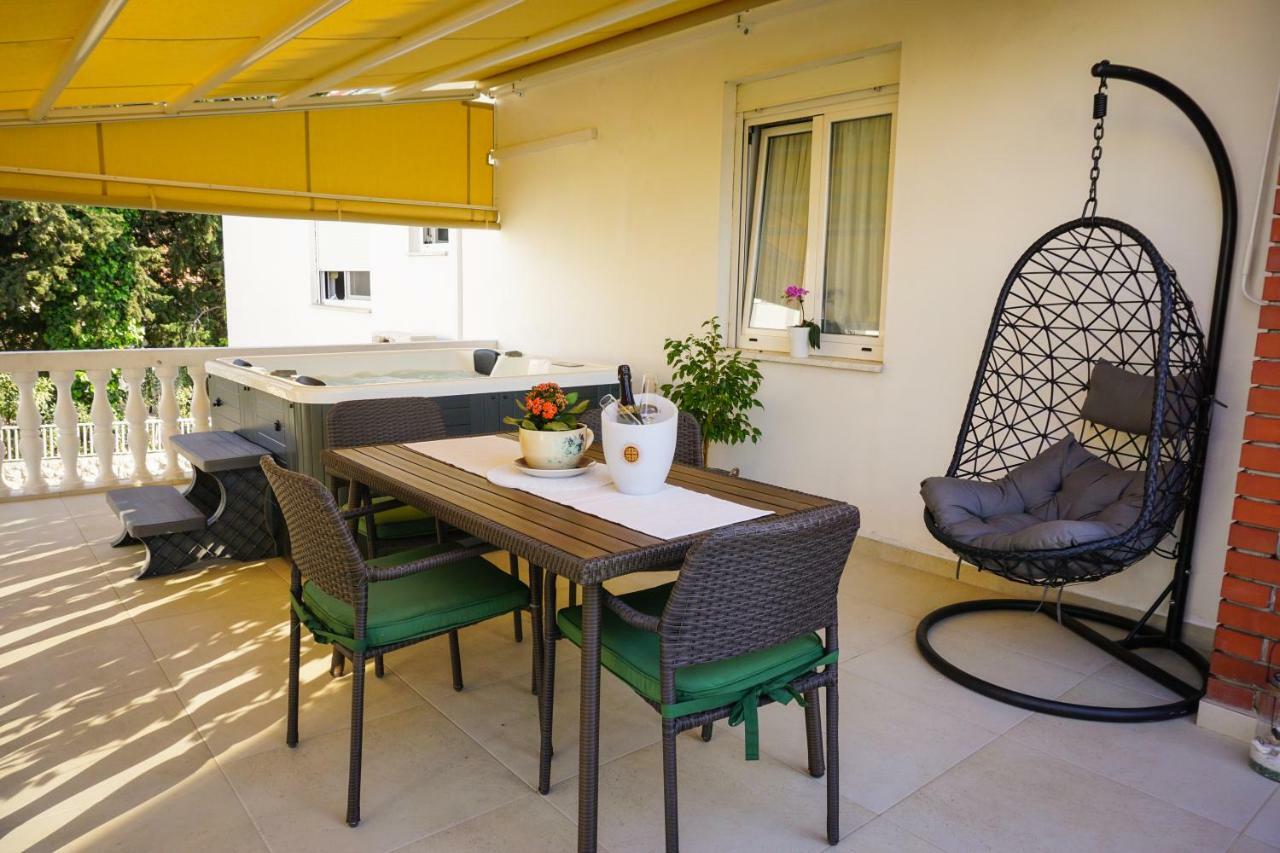 Apartment Paula With Private Jacuzzi And Parking- Near The Beach Zadar Buitenkant foto