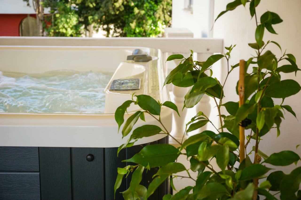 Apartment Paula With Private Jacuzzi And Parking- Near The Beach Zadar Buitenkant foto