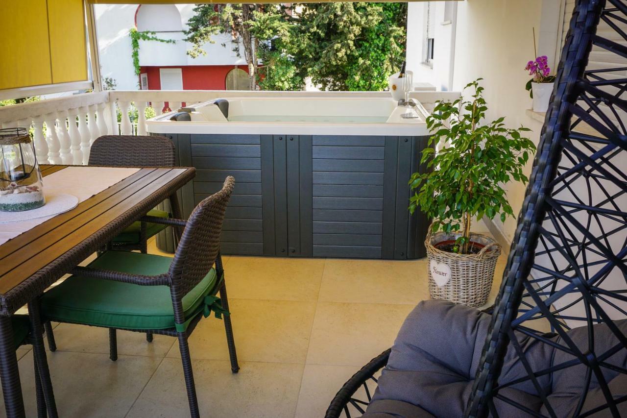 Apartment Paula With Private Jacuzzi And Parking- Near The Beach Zadar Buitenkant foto