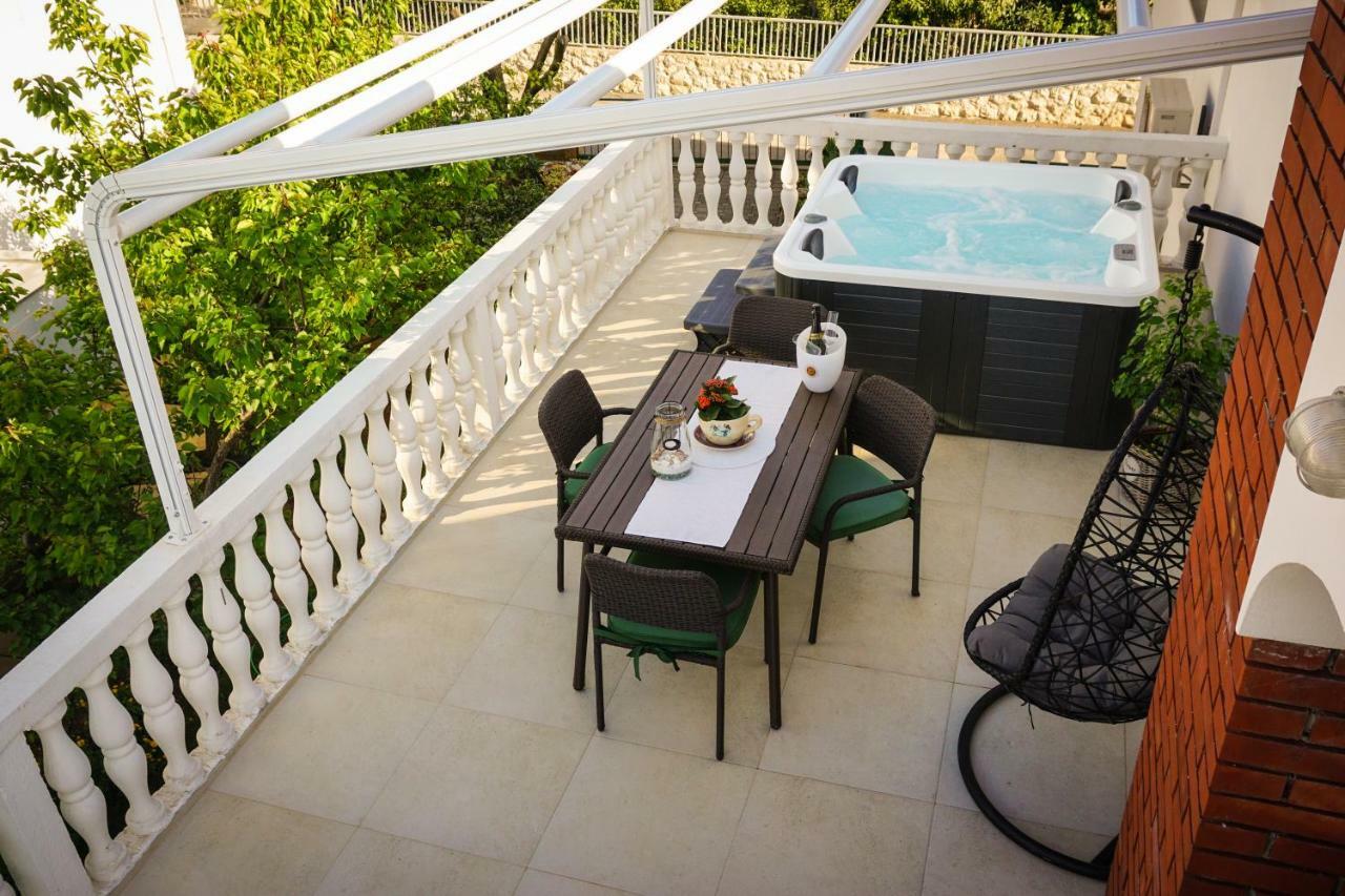 Apartment Paula With Private Jacuzzi And Parking- Near The Beach Zadar Buitenkant foto