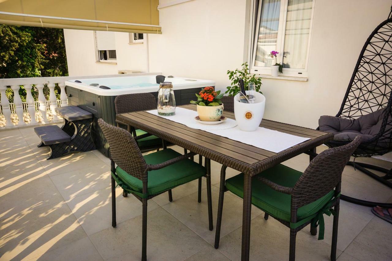 Apartment Paula With Private Jacuzzi And Parking- Near The Beach Zadar Buitenkant foto