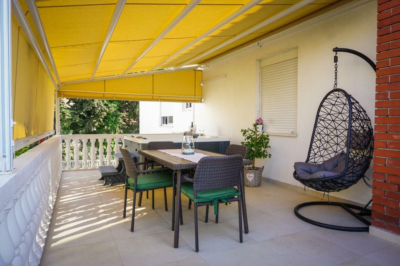 Apartment Paula With Private Jacuzzi And Parking- Near The Beach Zadar Buitenkant foto