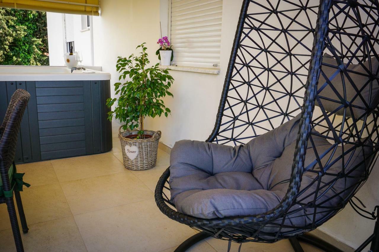 Apartment Paula With Private Jacuzzi And Parking- Near The Beach Zadar Buitenkant foto