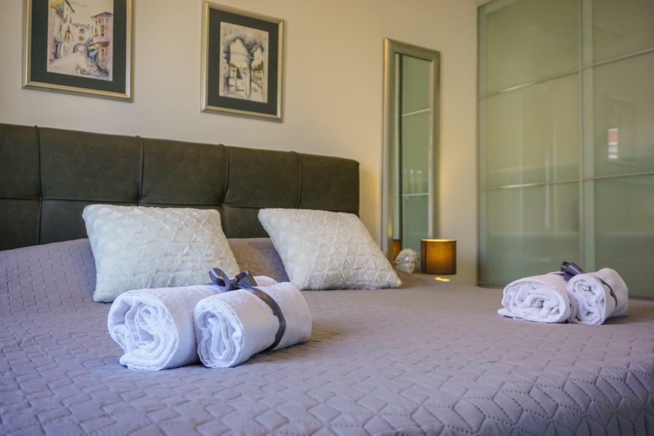 Apartment Paula With Private Jacuzzi And Parking- Near The Beach Zadar Buitenkant foto