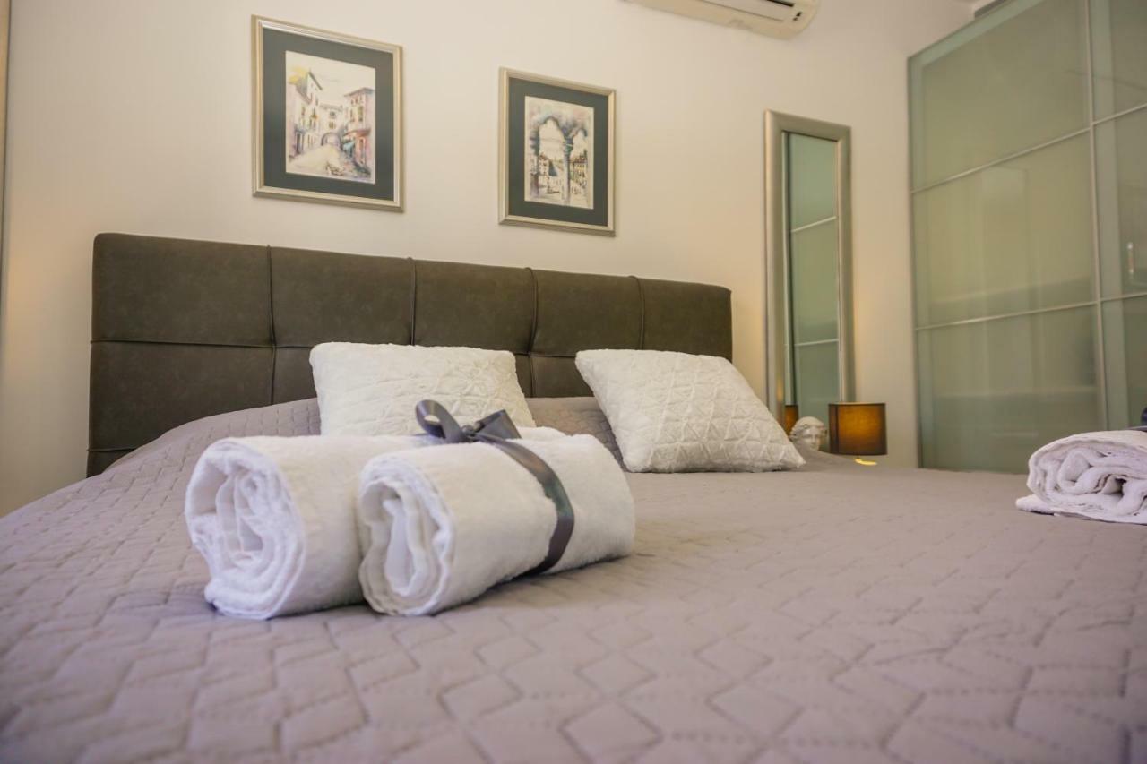 Apartment Paula With Private Jacuzzi And Parking- Near The Beach Zadar Buitenkant foto