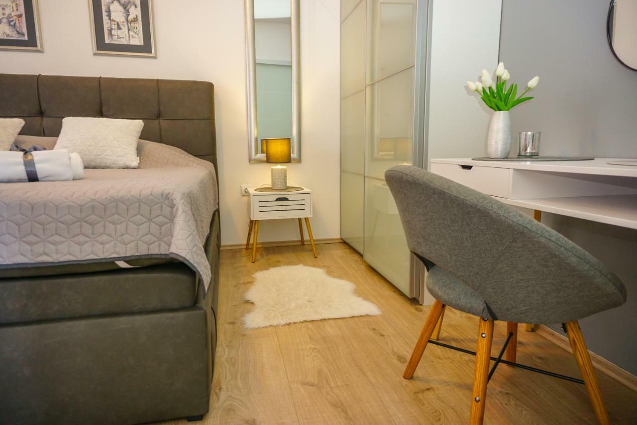 Apartment Paula With Private Jacuzzi And Parking- Near The Beach Zadar Buitenkant foto