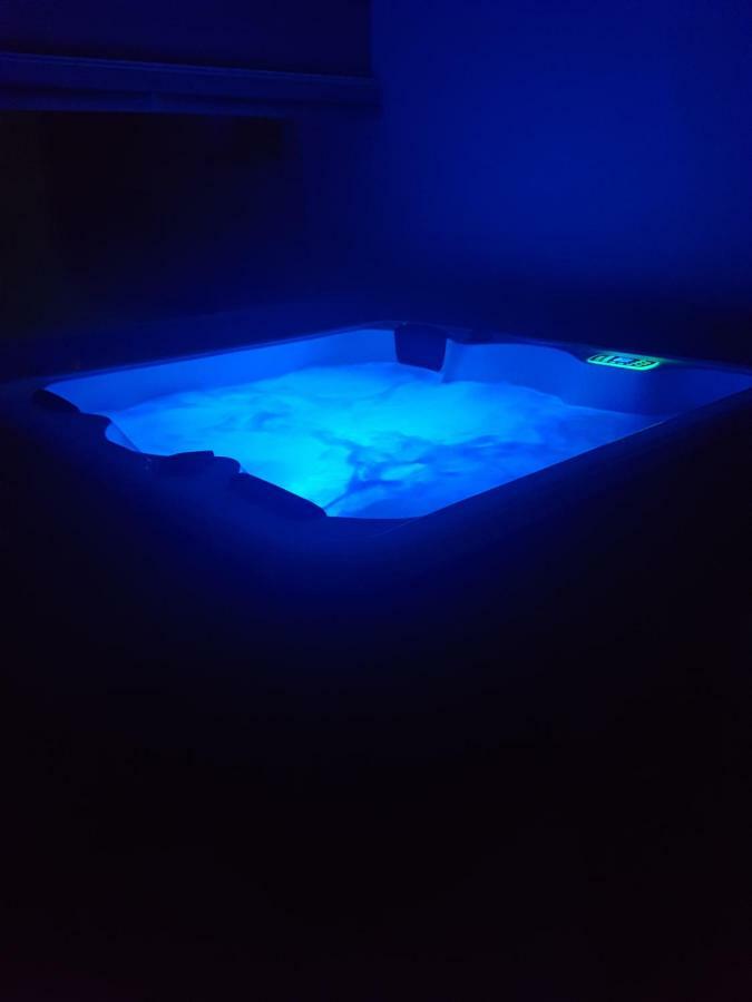 Apartment Paula With Private Jacuzzi And Parking- Near The Beach Zadar Buitenkant foto