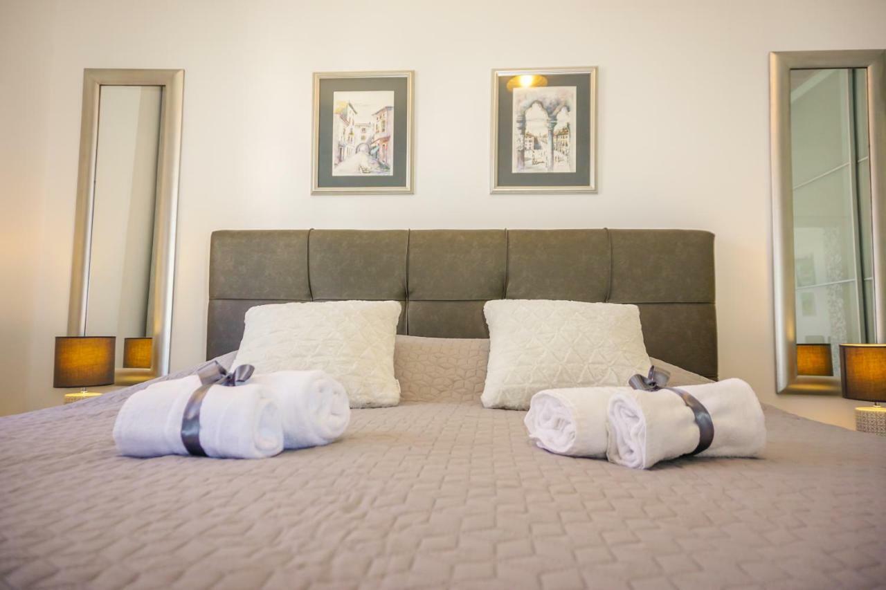 Apartment Paula With Private Jacuzzi And Parking- Near The Beach Zadar Buitenkant foto