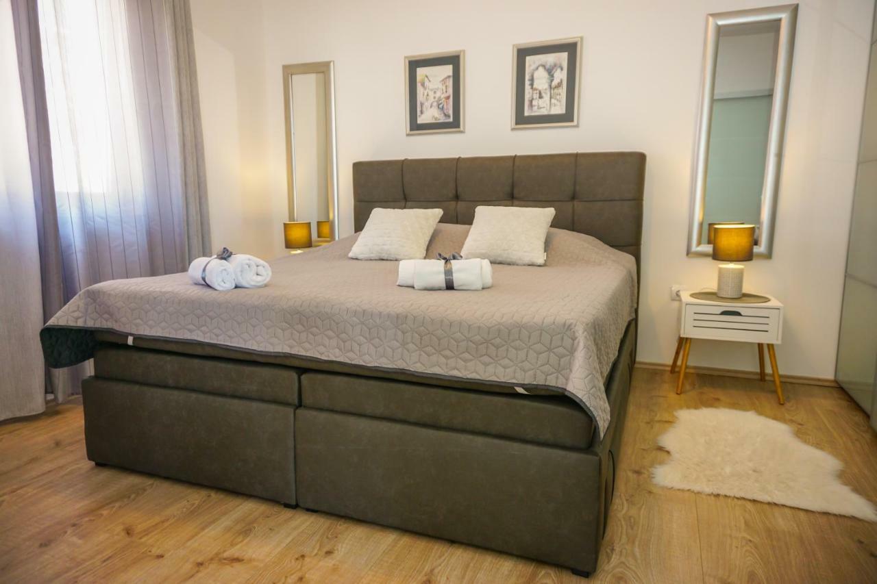 Apartment Paula With Private Jacuzzi And Parking- Near The Beach Zadar Buitenkant foto