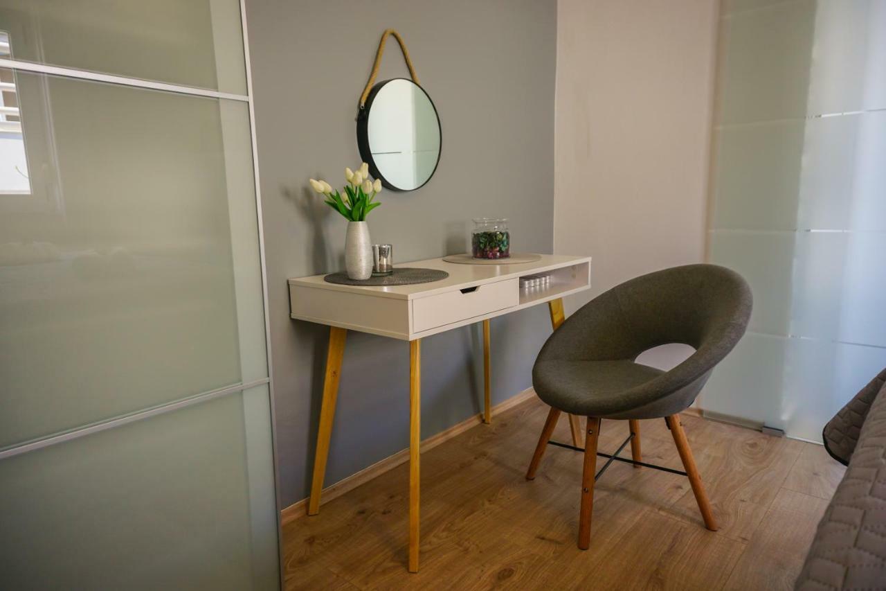 Apartment Paula With Private Jacuzzi And Parking- Near The Beach Zadar Buitenkant foto