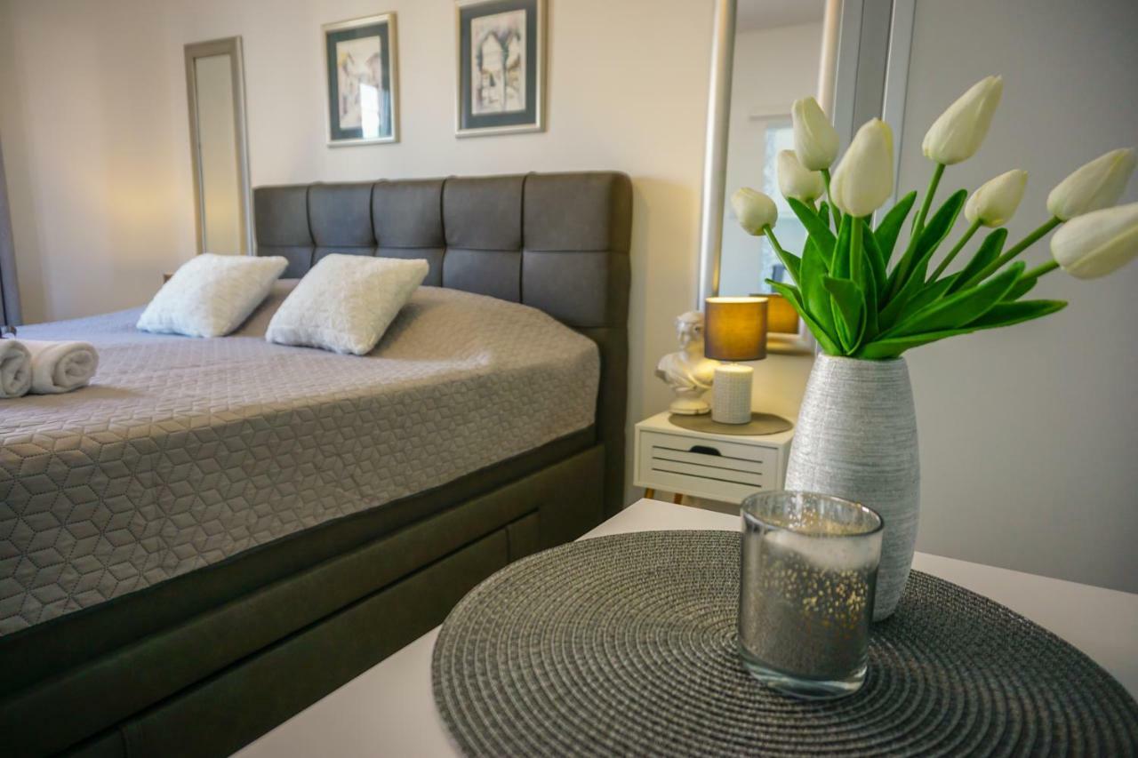Apartment Paula With Private Jacuzzi And Parking- Near The Beach Zadar Buitenkant foto